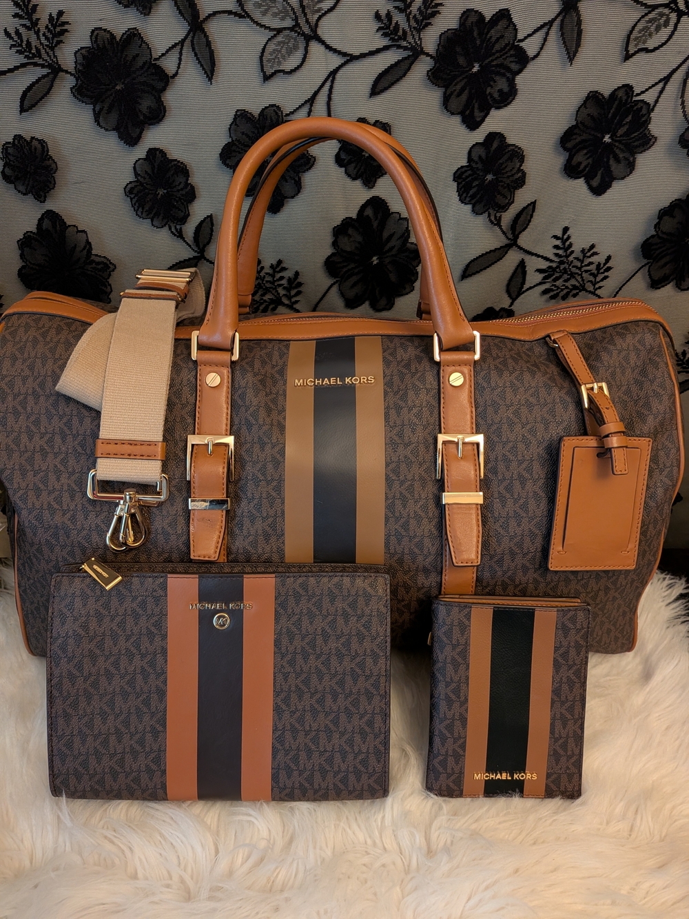 Michael Kors Bundle Bundle Lot 3 – Tote Bag + Passport Holder + Pouch